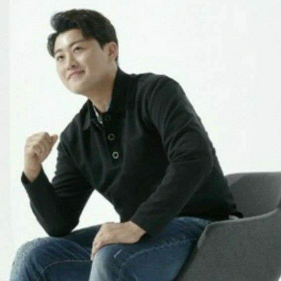 粉丝拍下的金浩中瞬间