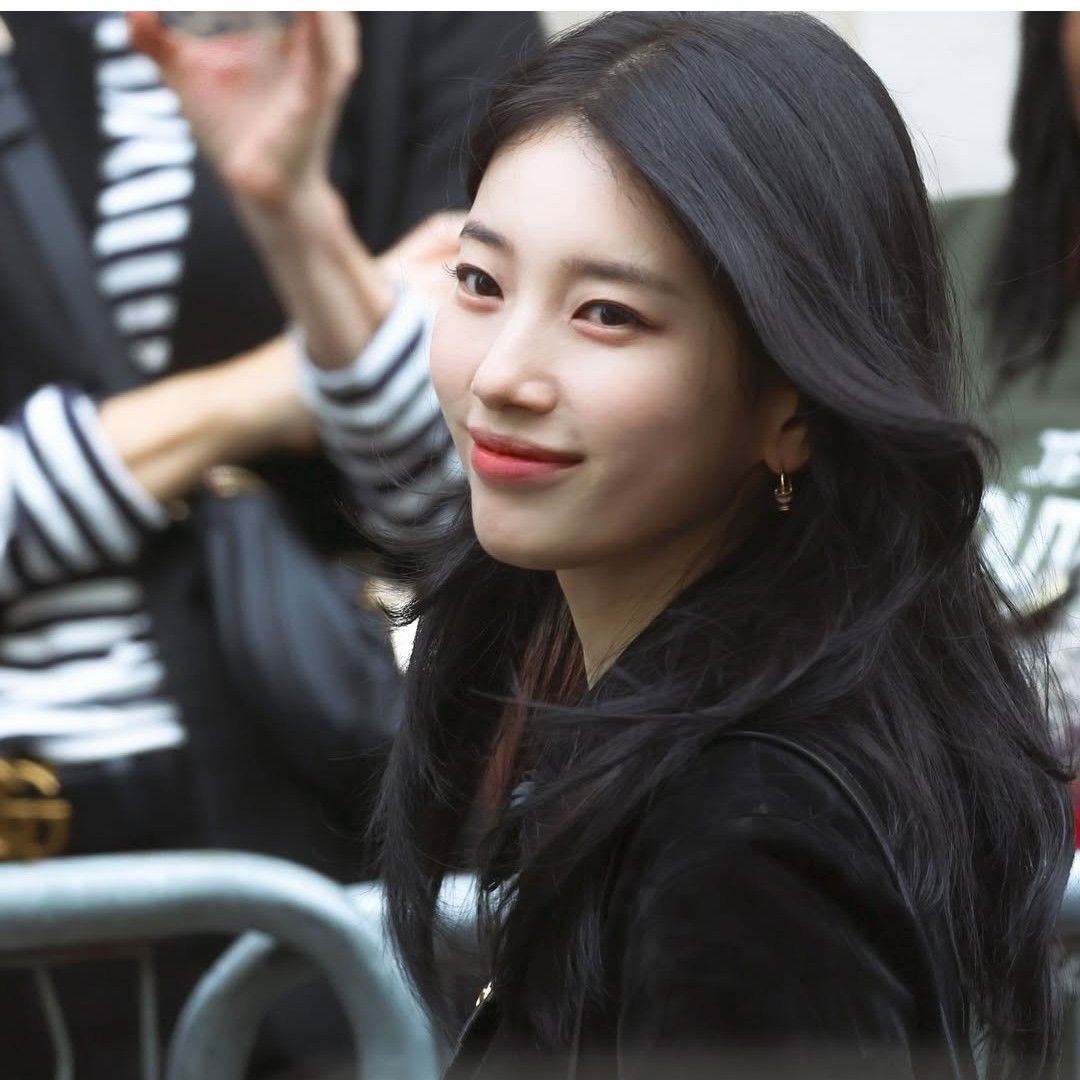 A moment captured by a fan of Bae Suzy