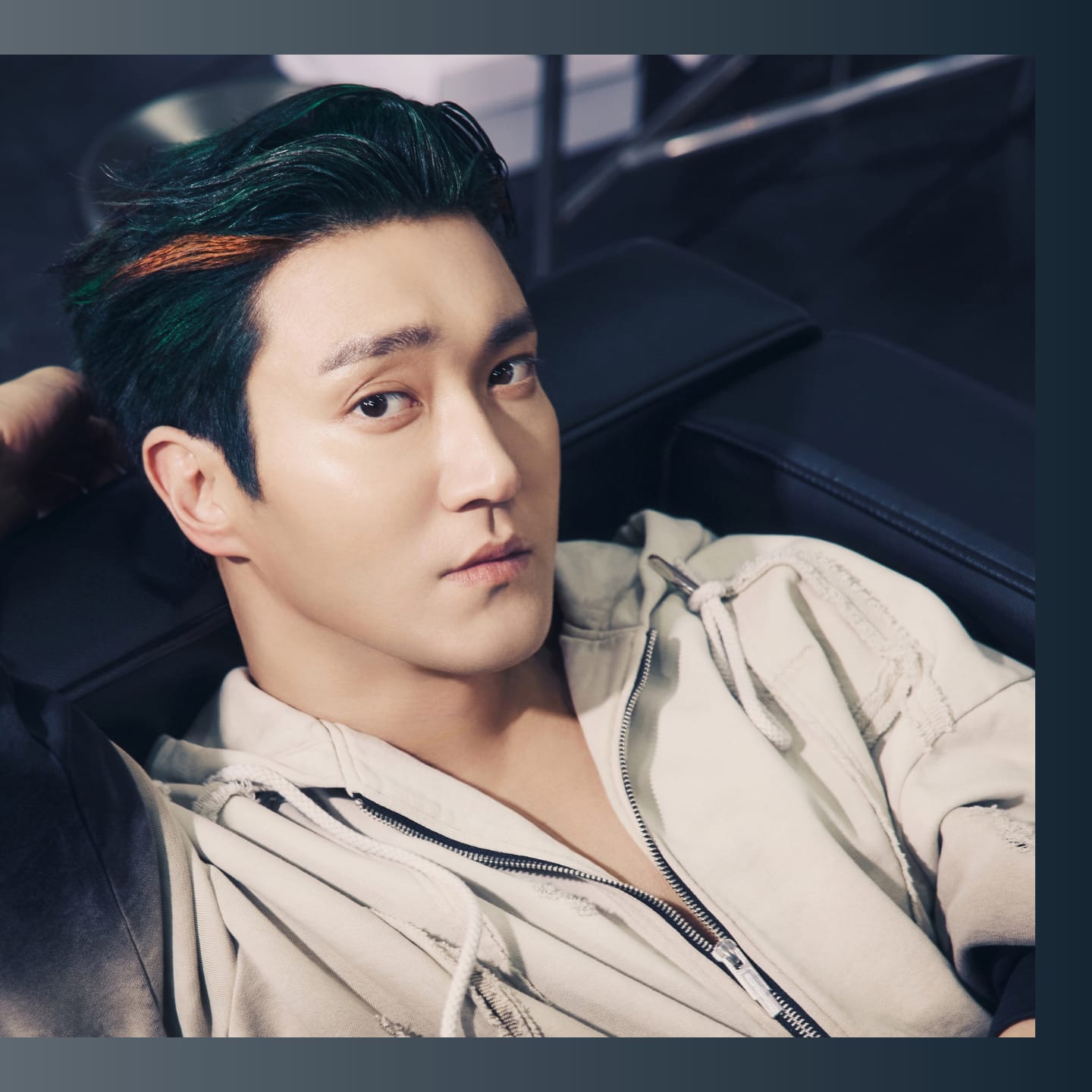 Recent activity shot of Choi Siwon