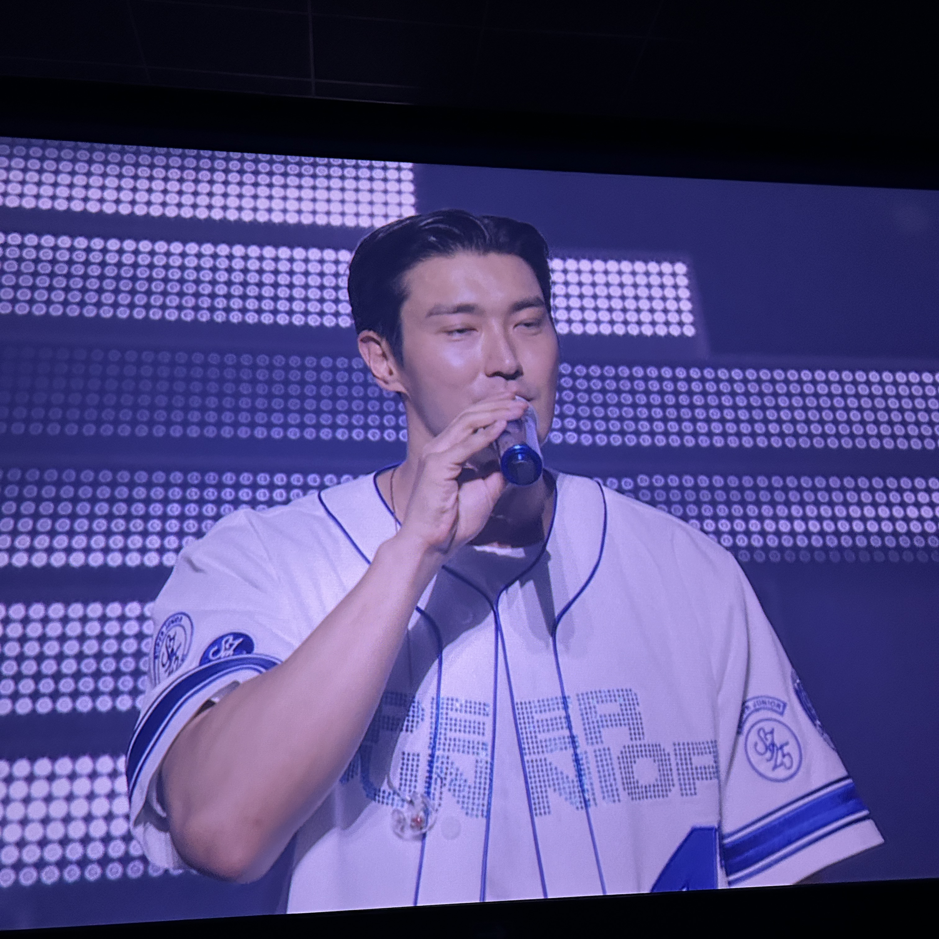 Latest photo of Choi Siwon