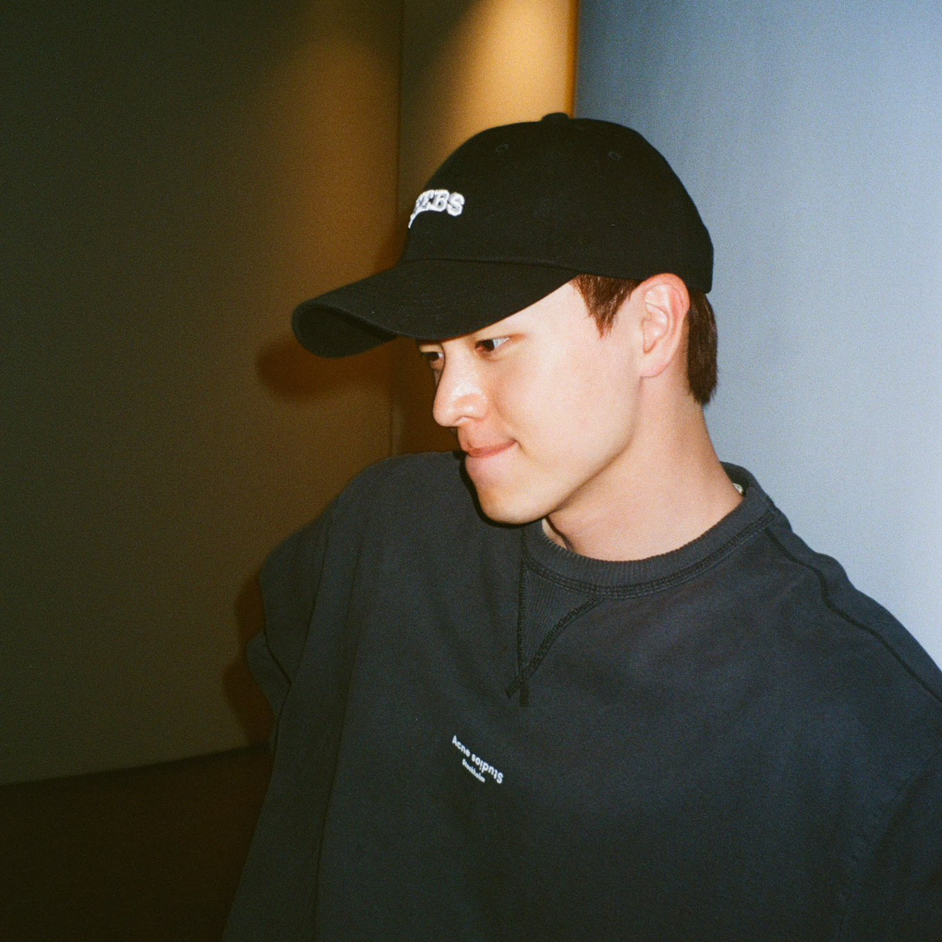 A moment captured by a fan of Yook Sungjae