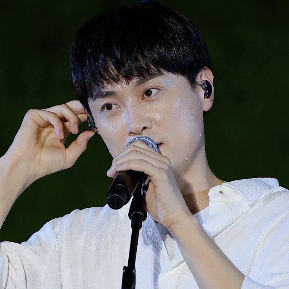 Recent activity shot of Min Kyunghoon