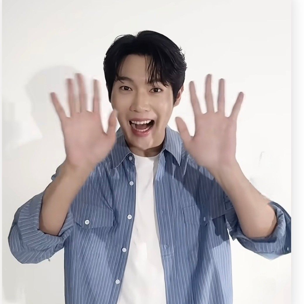 A moment captured by a fan of Son Taejin