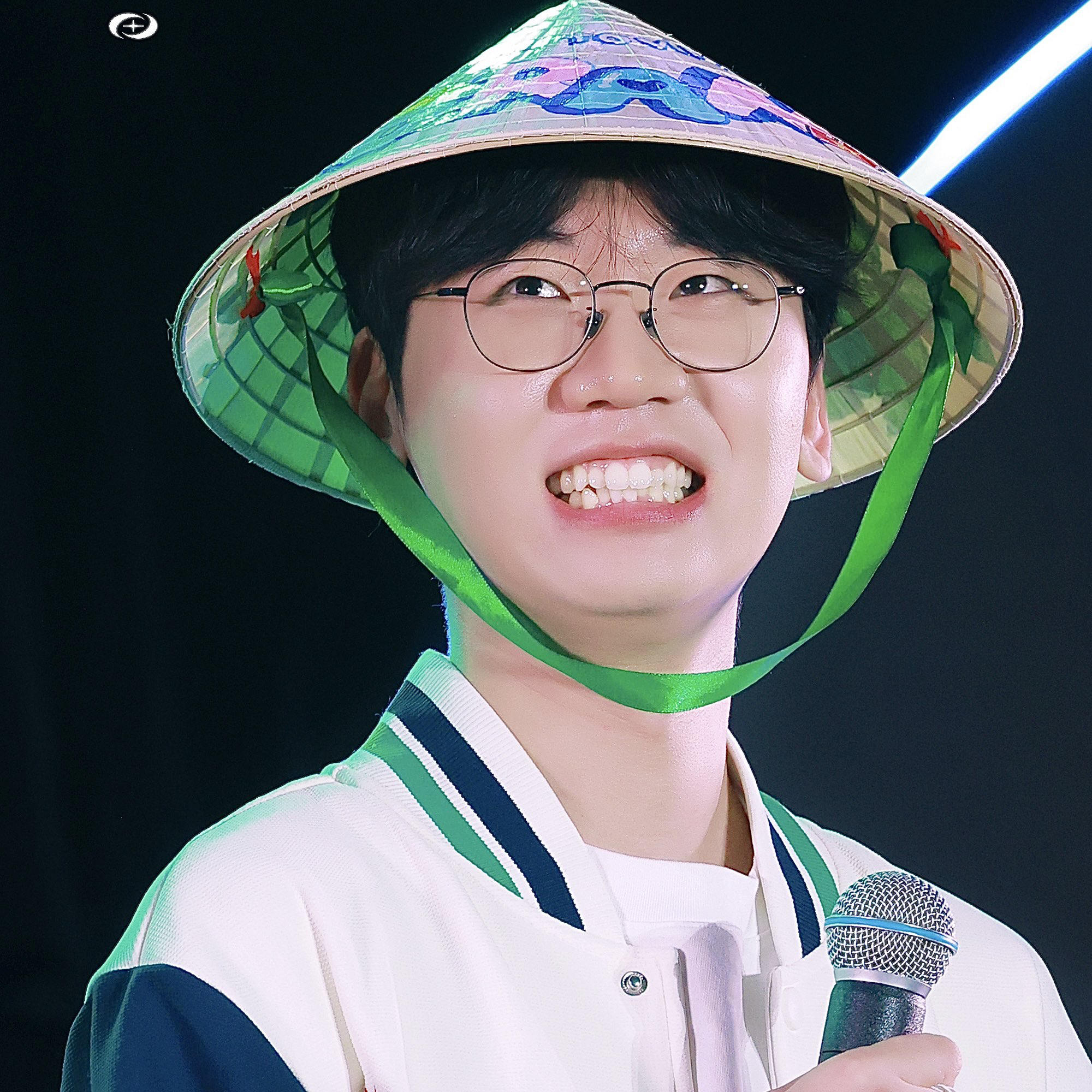 A moment captured by a fan of Doran