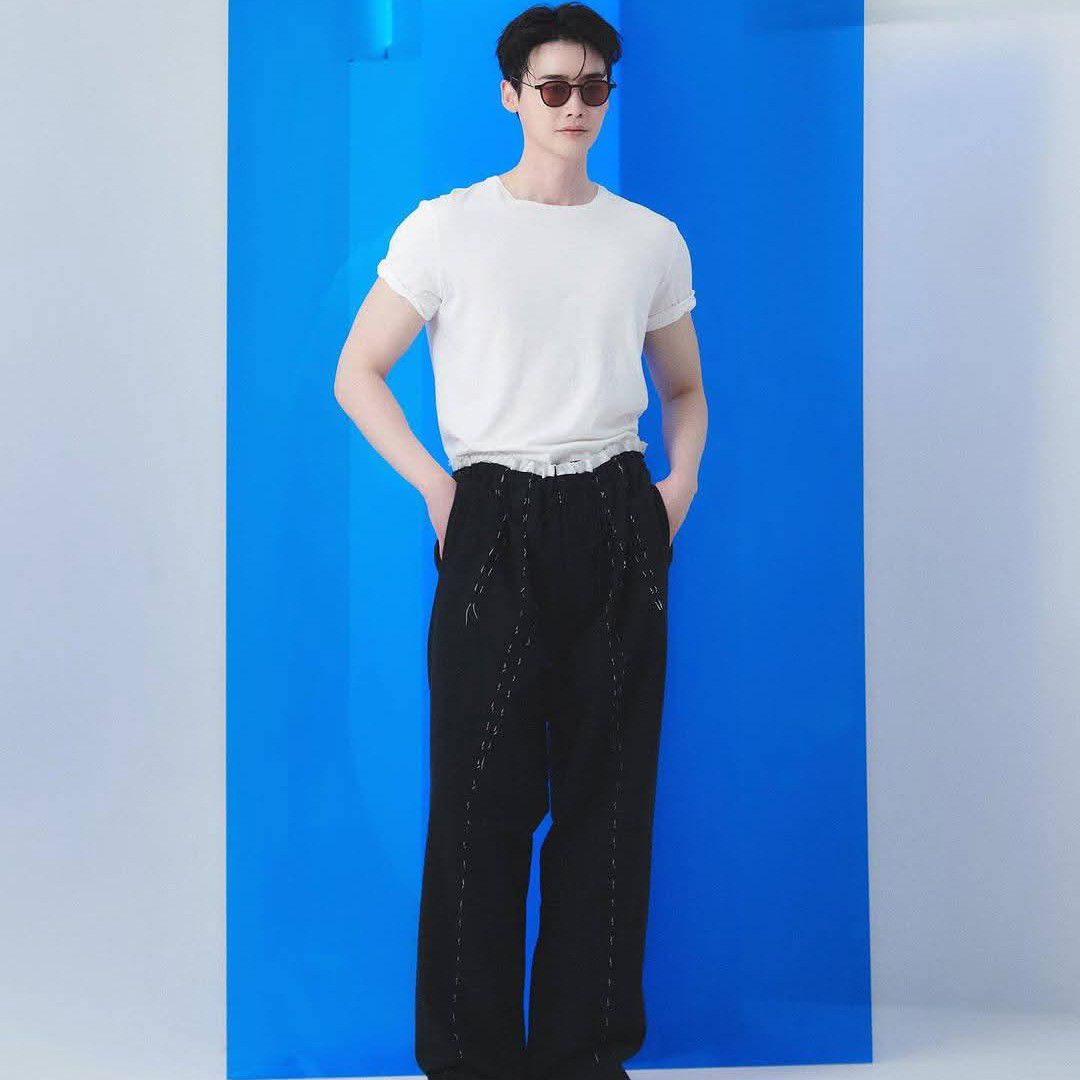 A moment captured by a fan of Lee Jongsuk