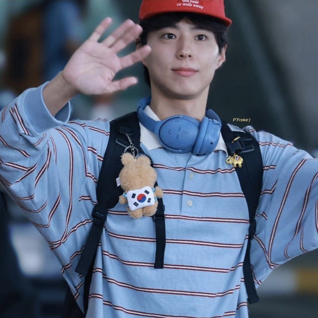 A moment captured by a fan of Park Bogum