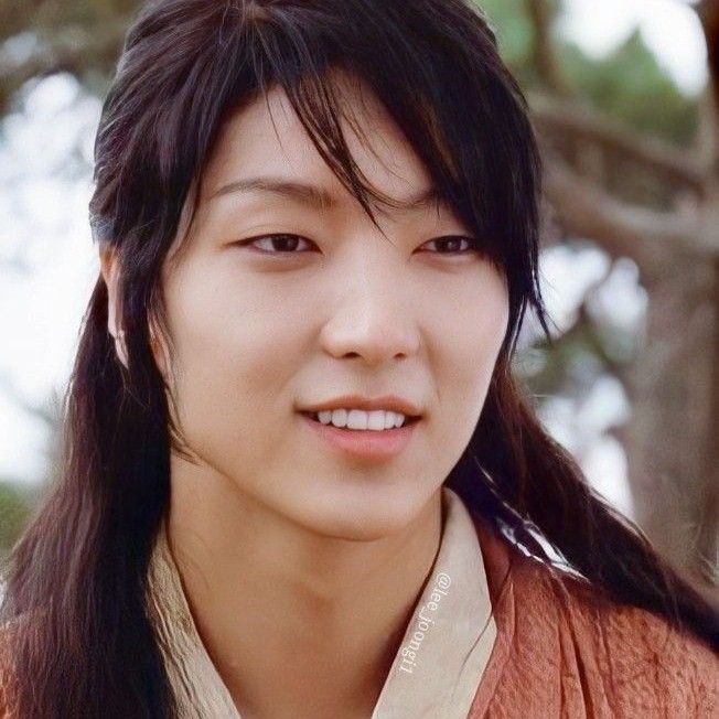 A moment captured by a fan of Lee Joongi