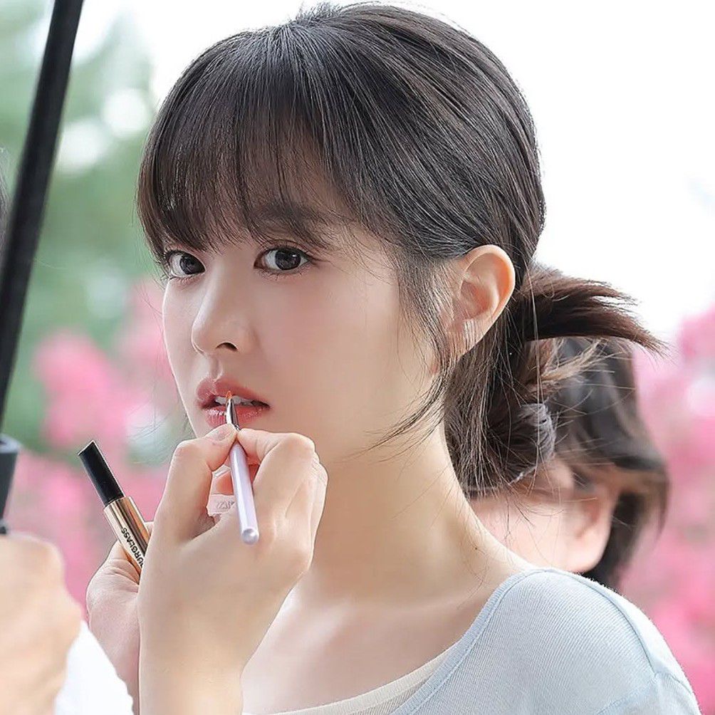 Behind-the-scenes cut of Park Boyoung