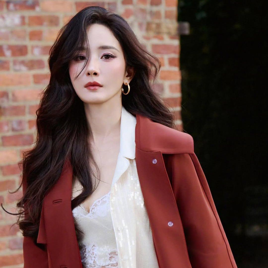Latest photo of Yang Mi