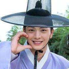 Behind-the-scenes cut of Yook Sungjae