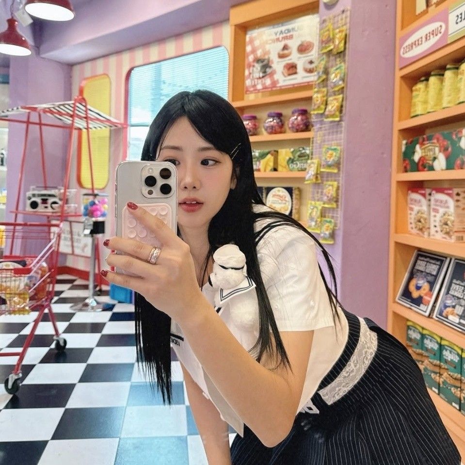 Latest photo of Kang Hyeyeon