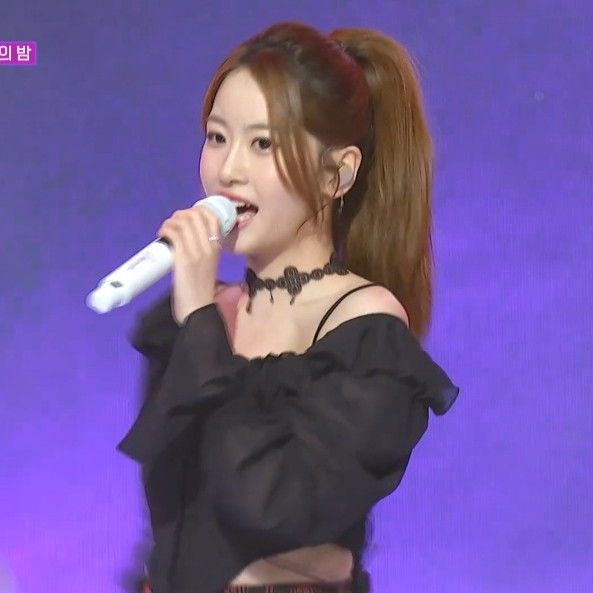 A moment captured by a fan of Oh Yujin