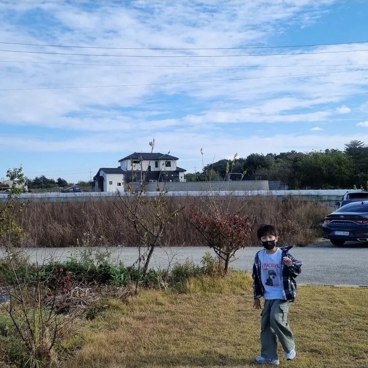 Behind-the-scenes cut of You Jiwoo