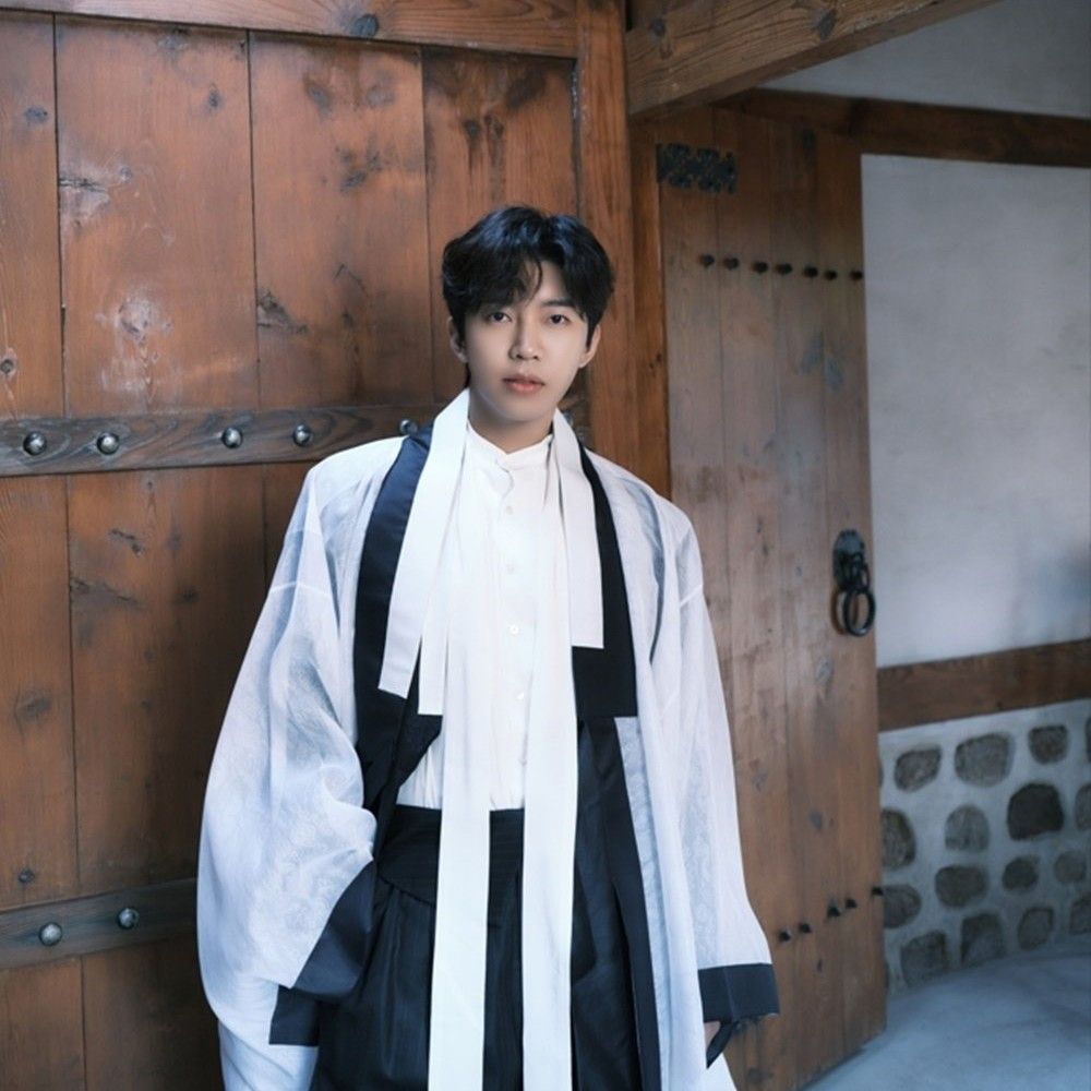 Behind-the-scenes cut of Lim Youngwoong