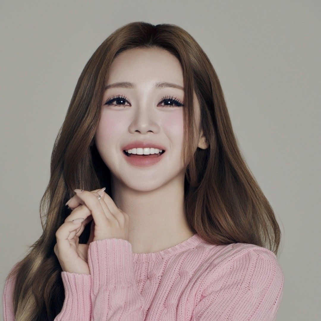 Behind-the-scenes cut of Hong Jiyoon