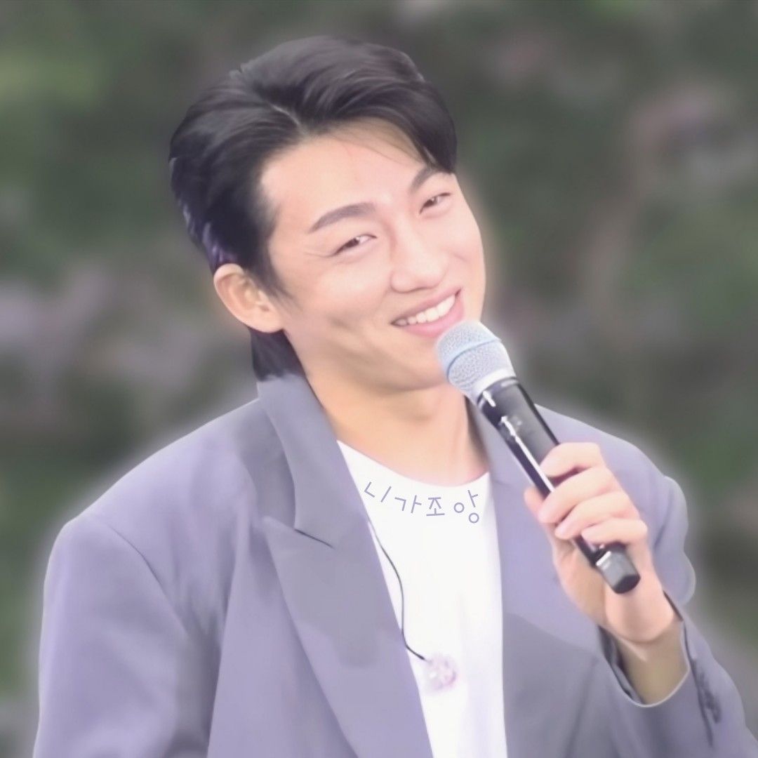 Latest photo of Shin Seungtae