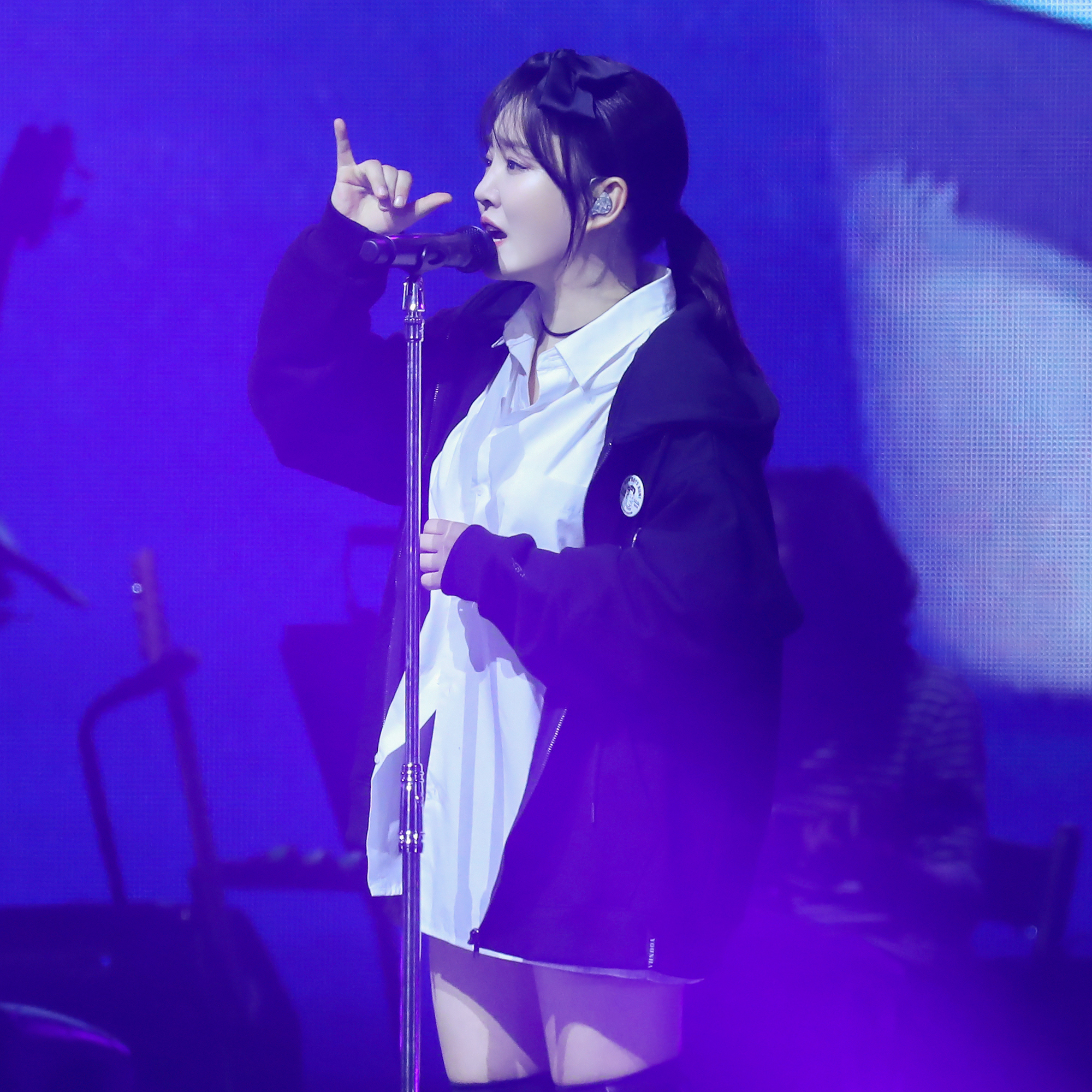 A moment captured by a fan of Younha