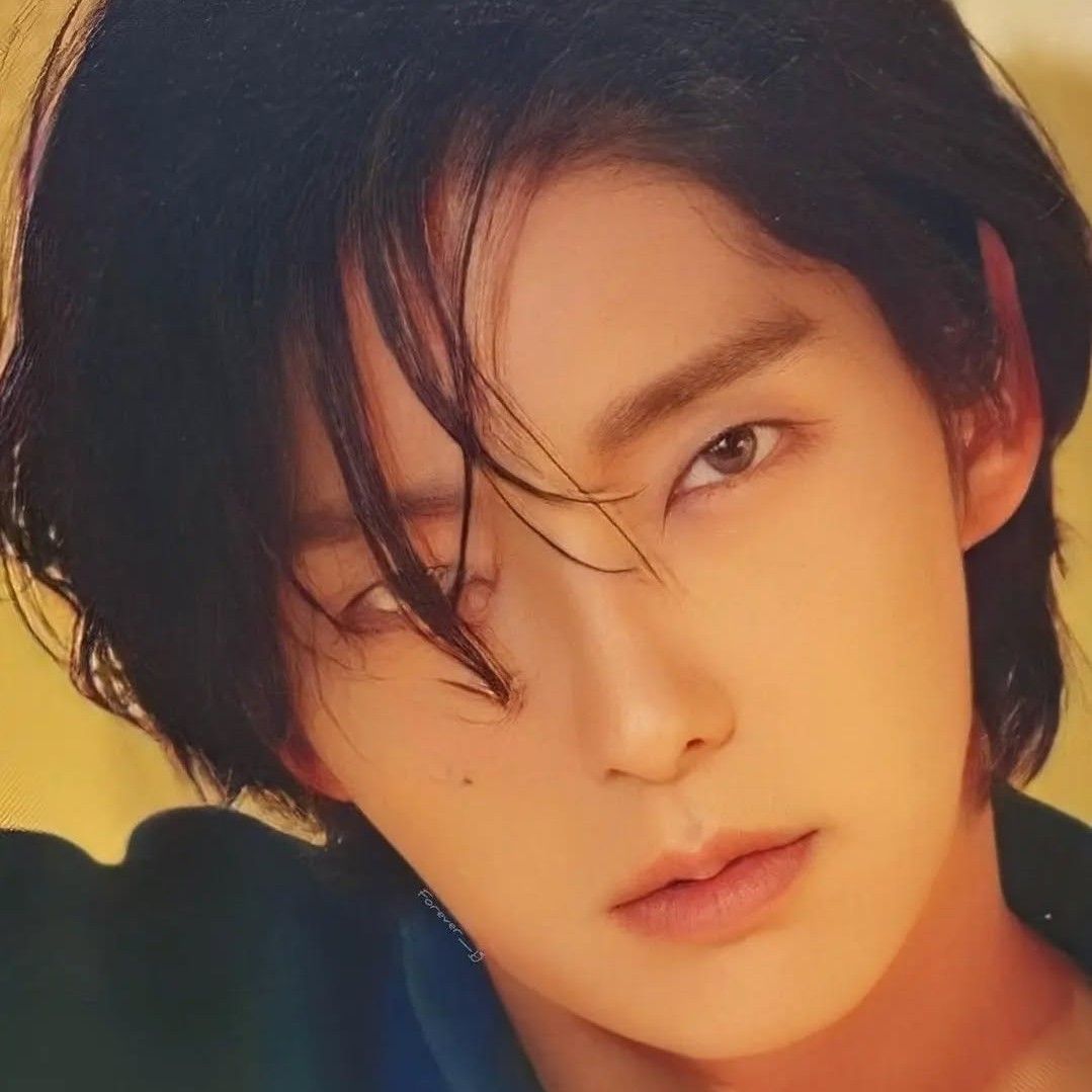 A moment captured by a fan of Lee Joongi
