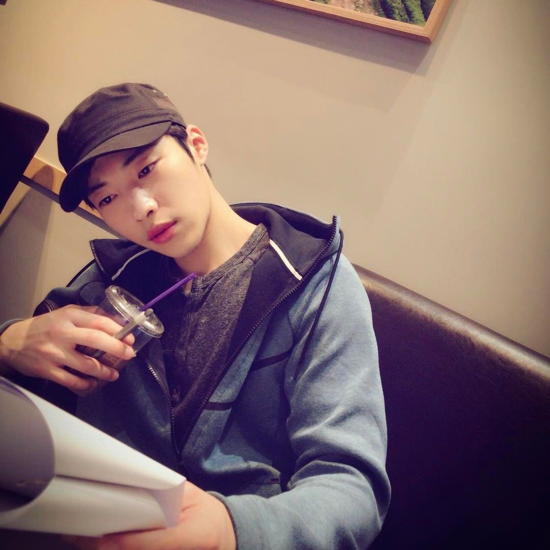 우도환의 비하인드 컷