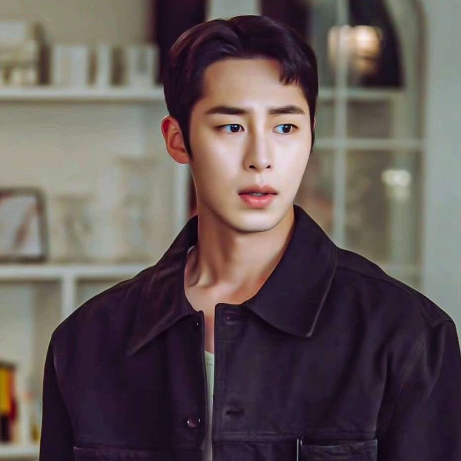 Behind-the-scenes cut of Lee Jaewook