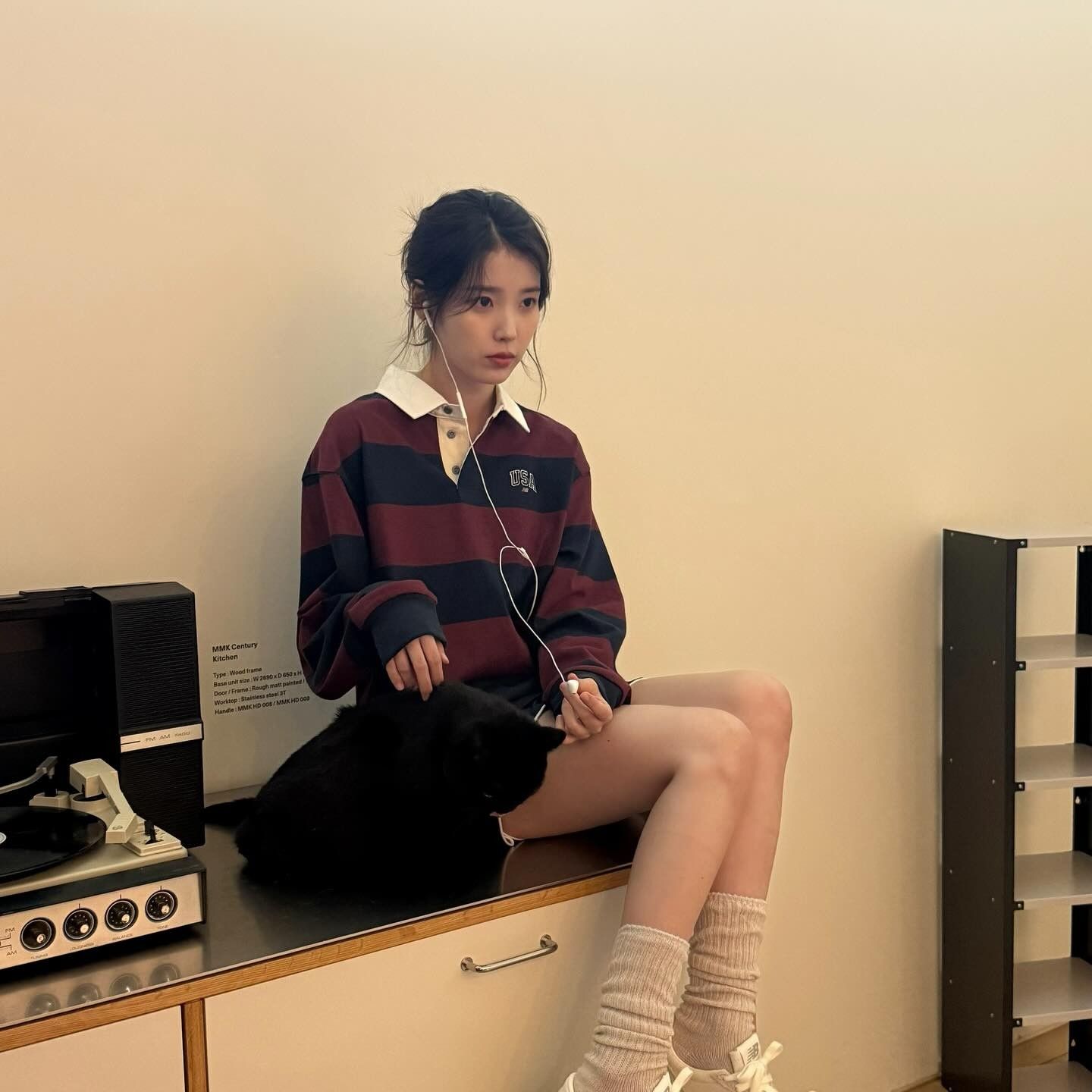 Behind-the-scenes cut of IU