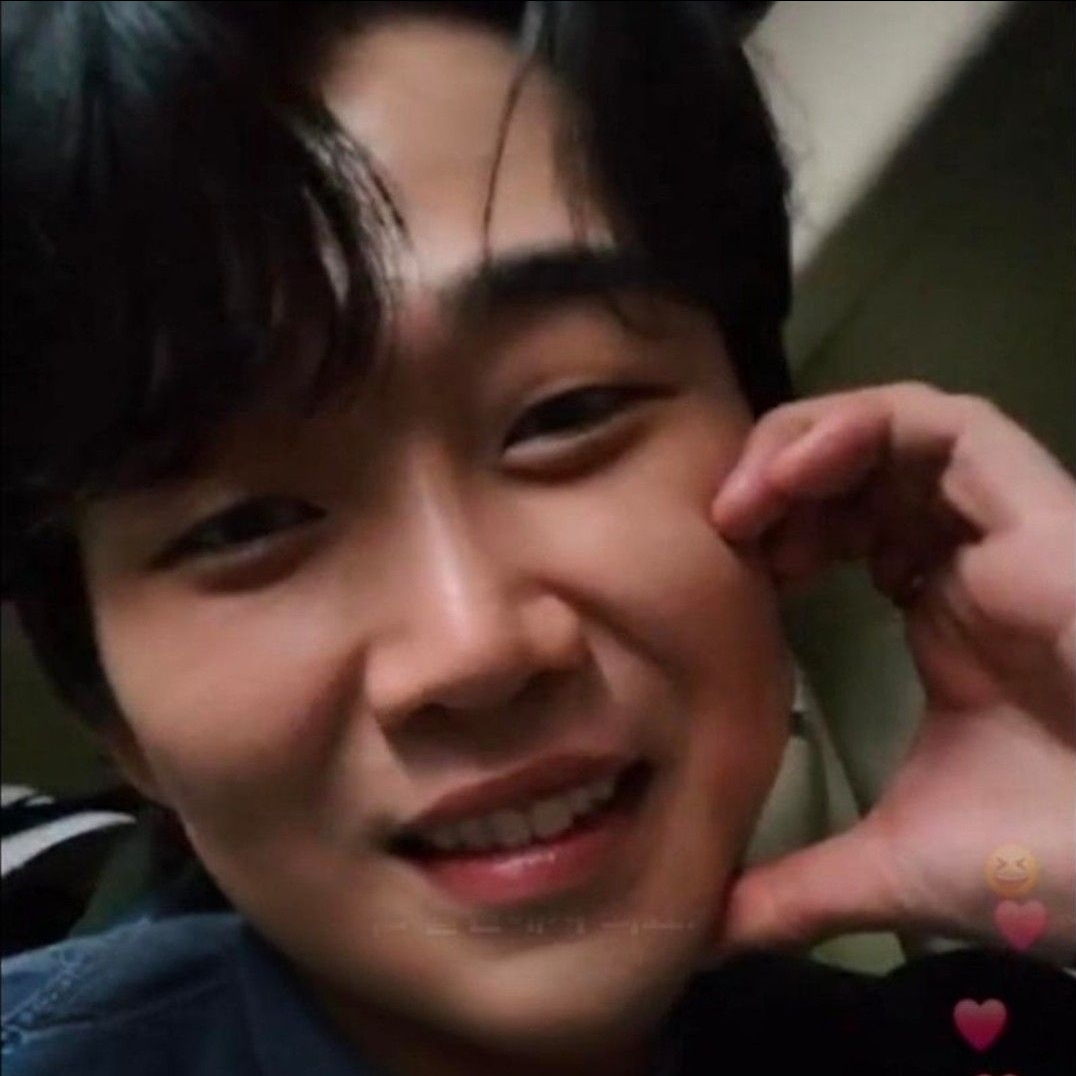 A moment captured by a fan of Hwang Youngwoong