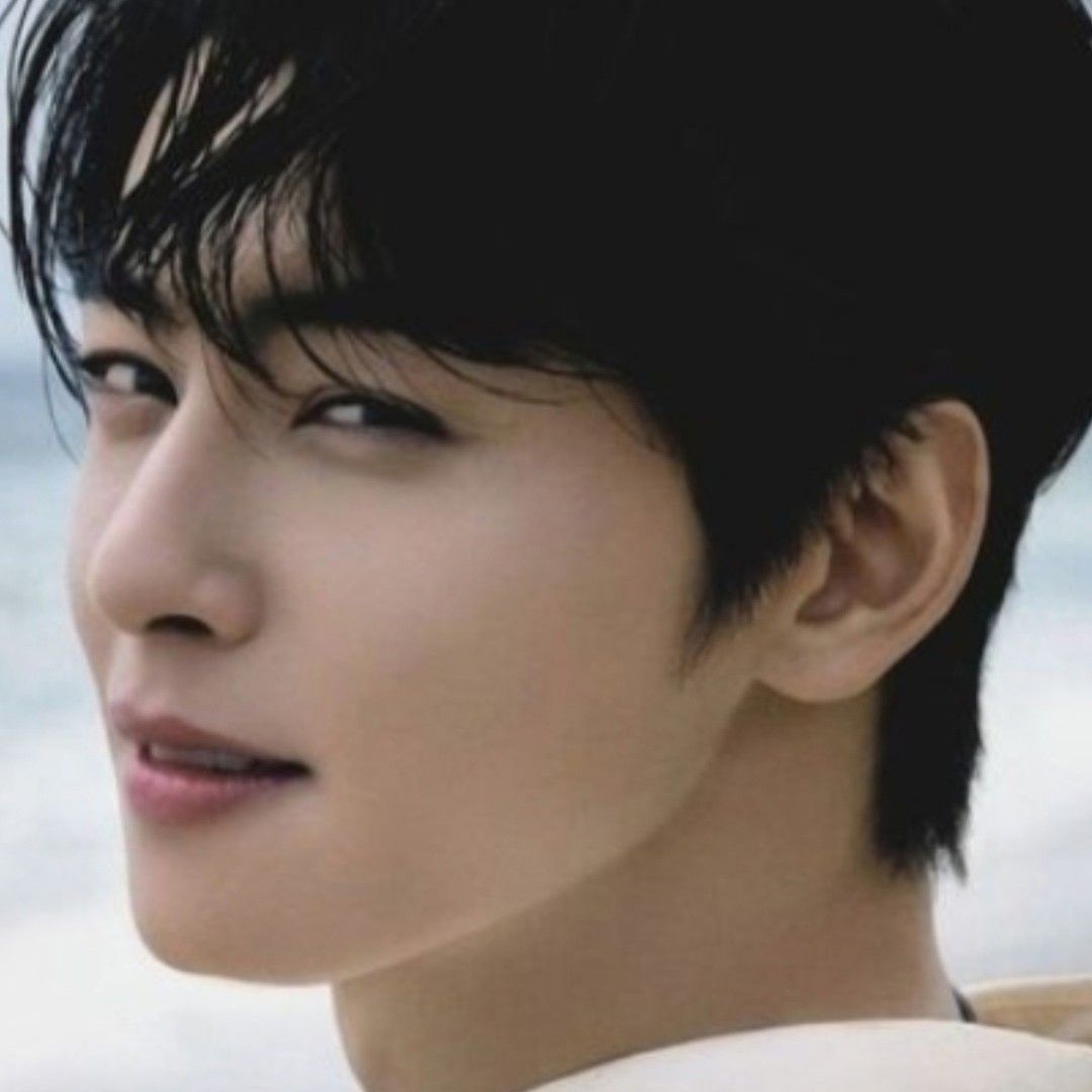 Behind-the-scenes cut of Cha Eunwoo