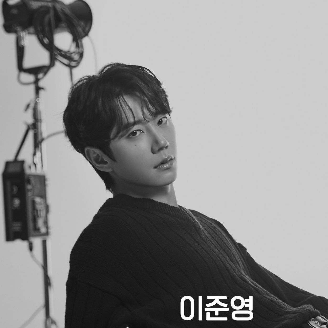 Behind-the-scenes cut of Lee Junyoung