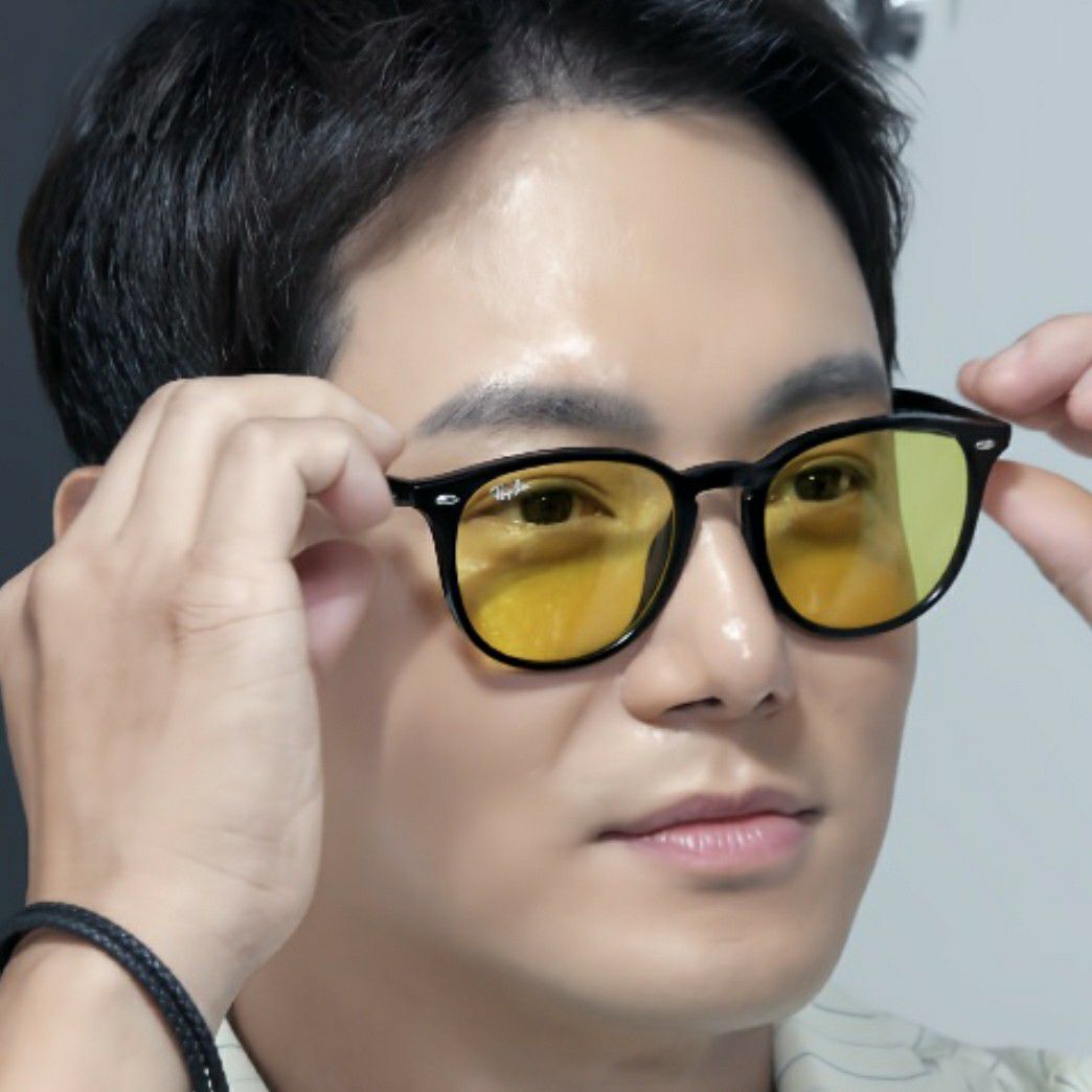 Behind-the-scenes cut of Hwanhee