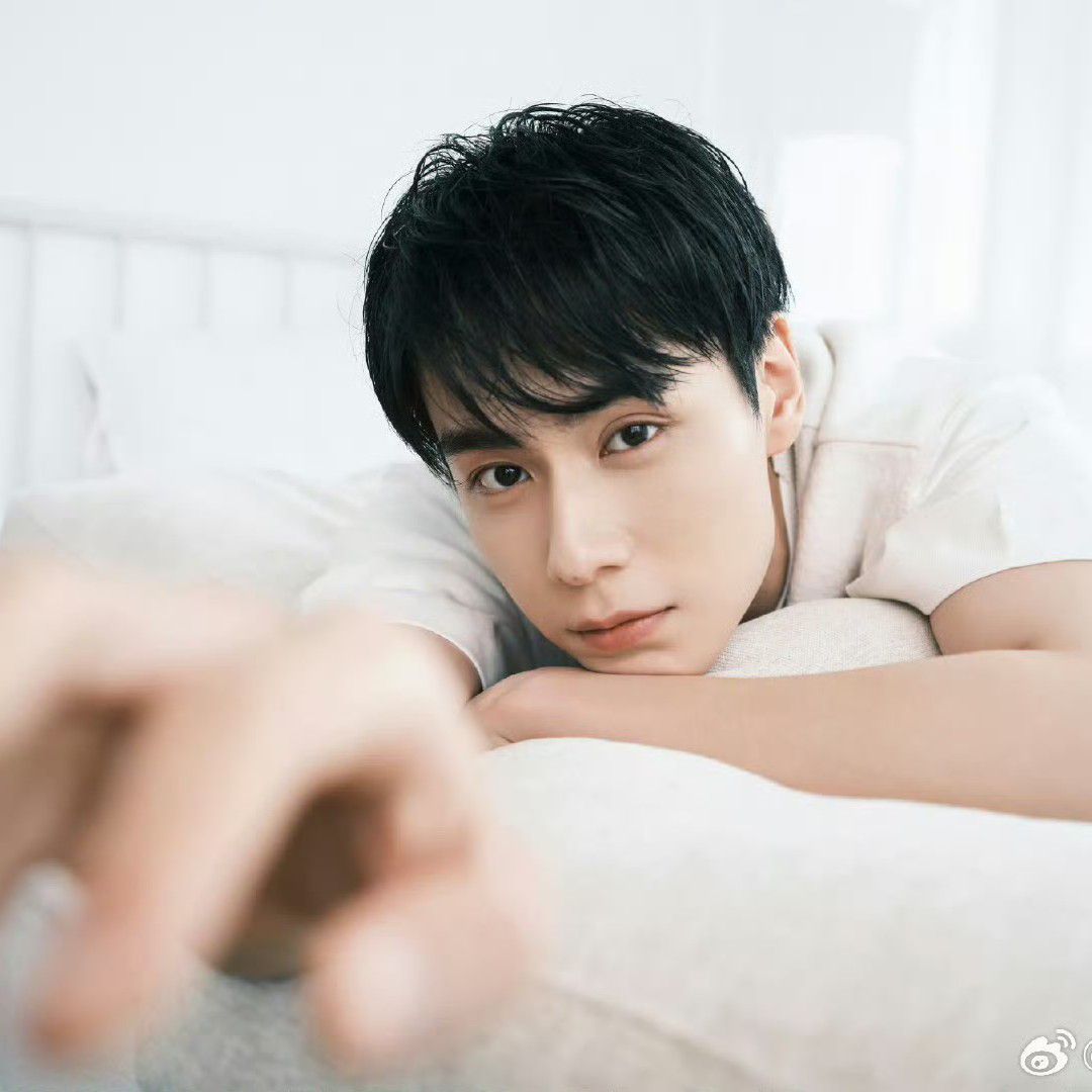 Behind-the-scenes cut of Hu Yitian