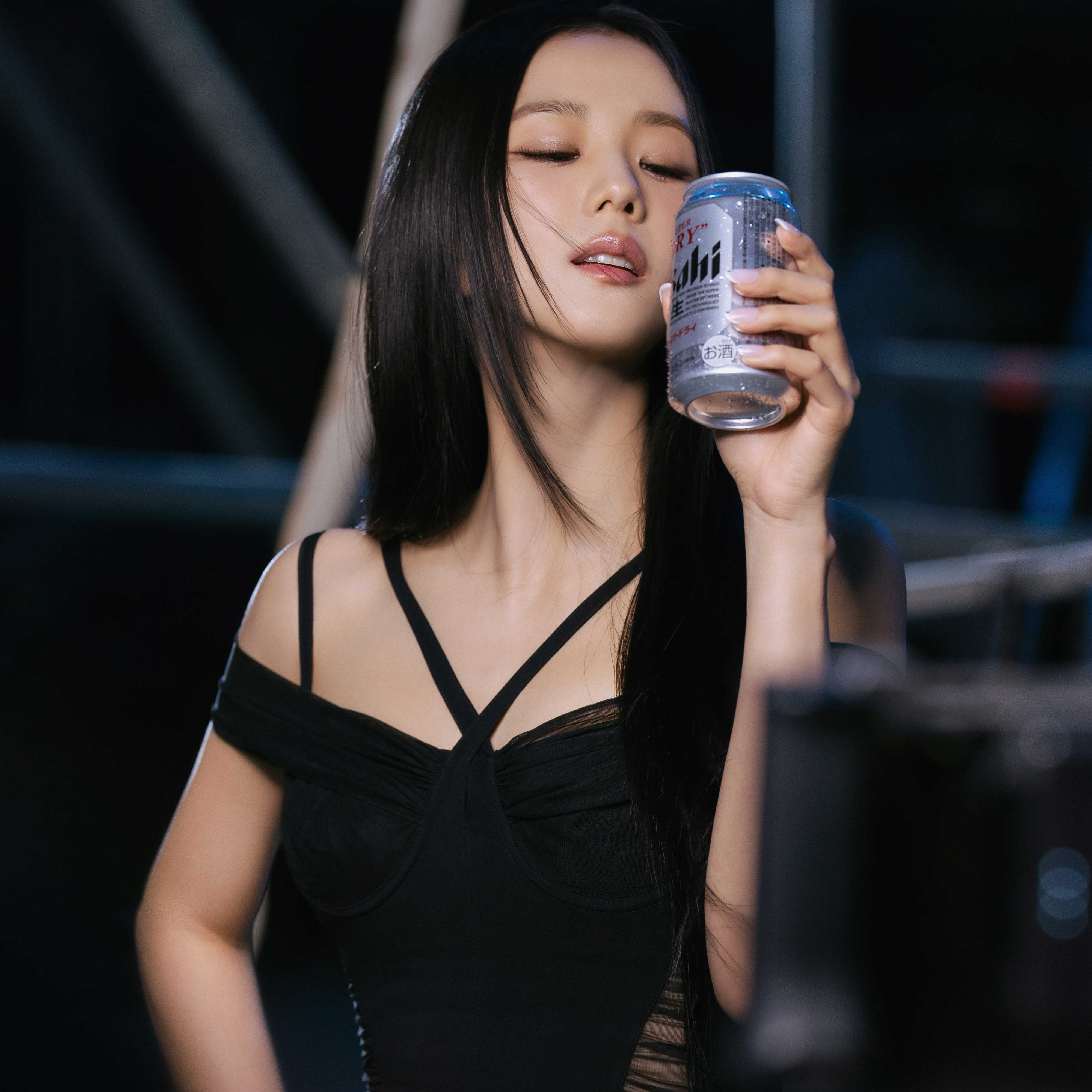 Behind-the-scenes cut of Jisoo (1995)