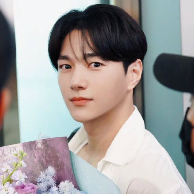 Latest photo of Kim Myungsoo (L)