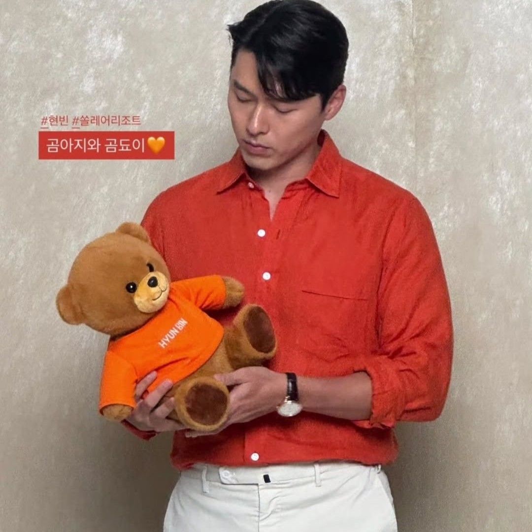 Momen yang diabadikan oleh penggemar Hyun Bin