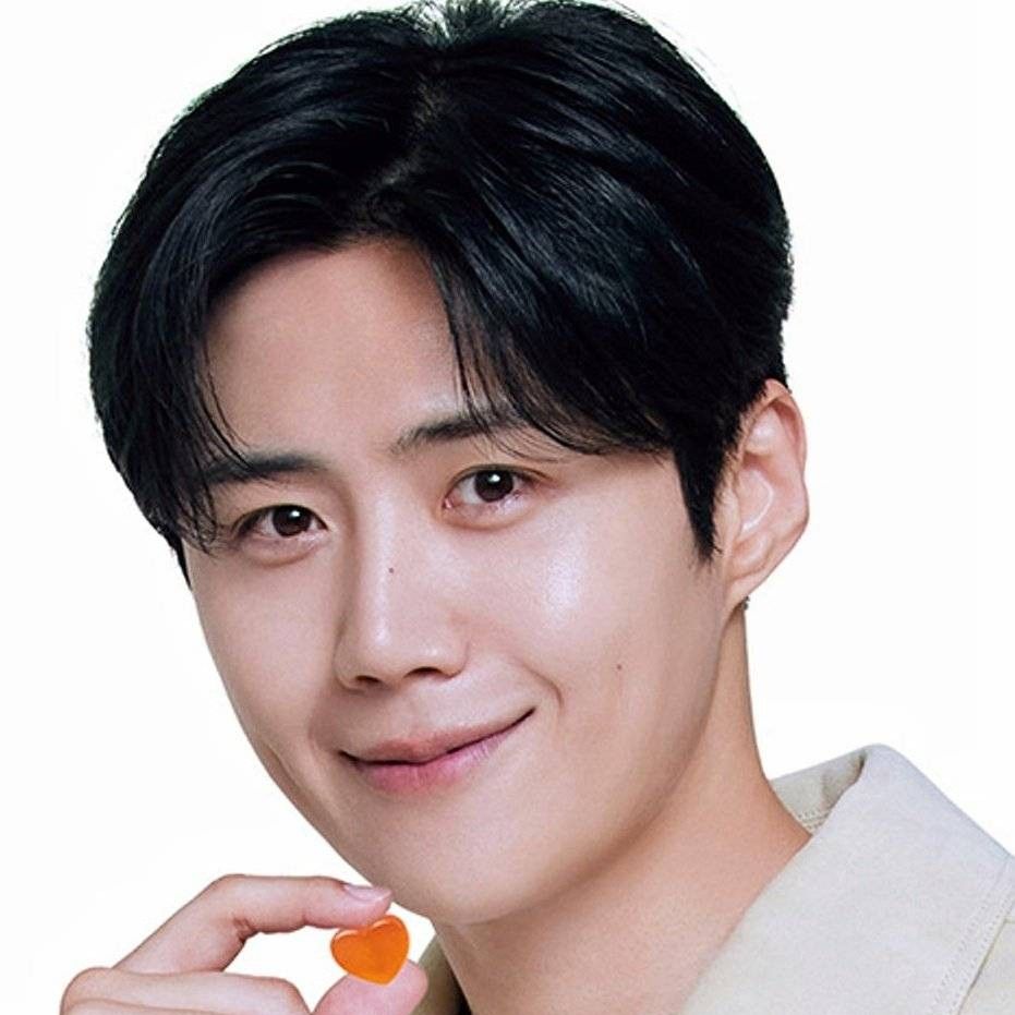 Behind-the-scenes cut of Kim Seonho