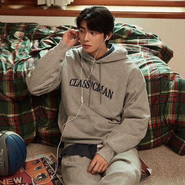 Recent activity shot of Cha Eunwoo