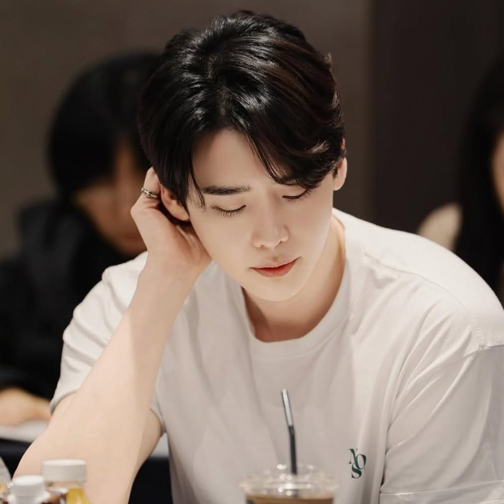 Recent activity shot of Lee Jongsuk