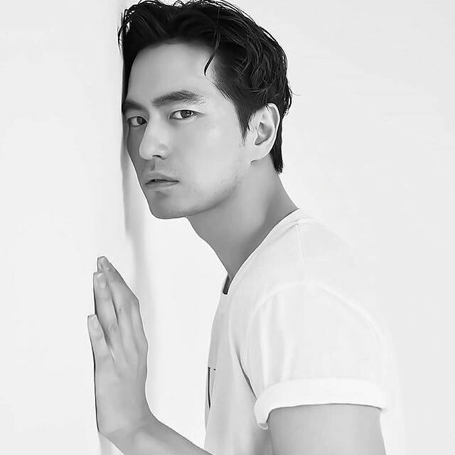 Latest photo of Lee Jinwook