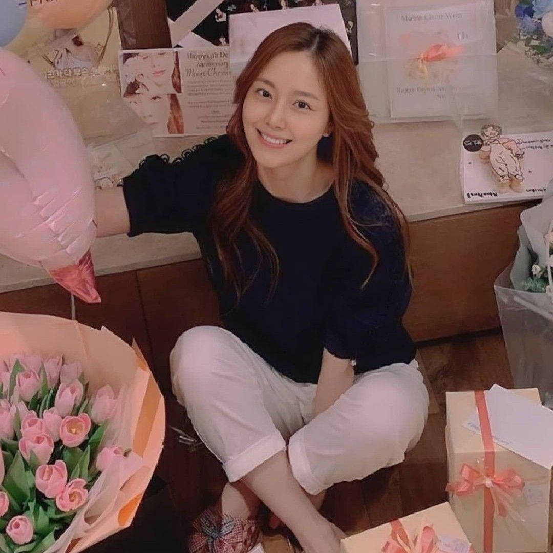 Recent activity shot of Moon Chaewon