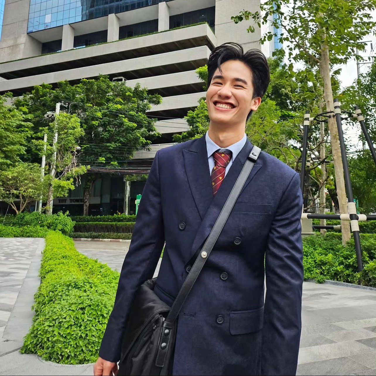 Konten selebriti populer yang sedang hangat di komunitas