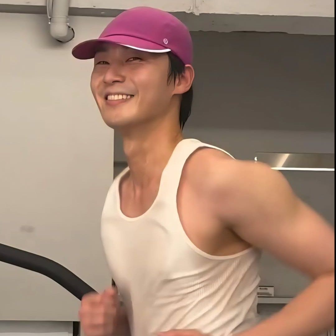 A moment captured by a fan of Park Seojoon