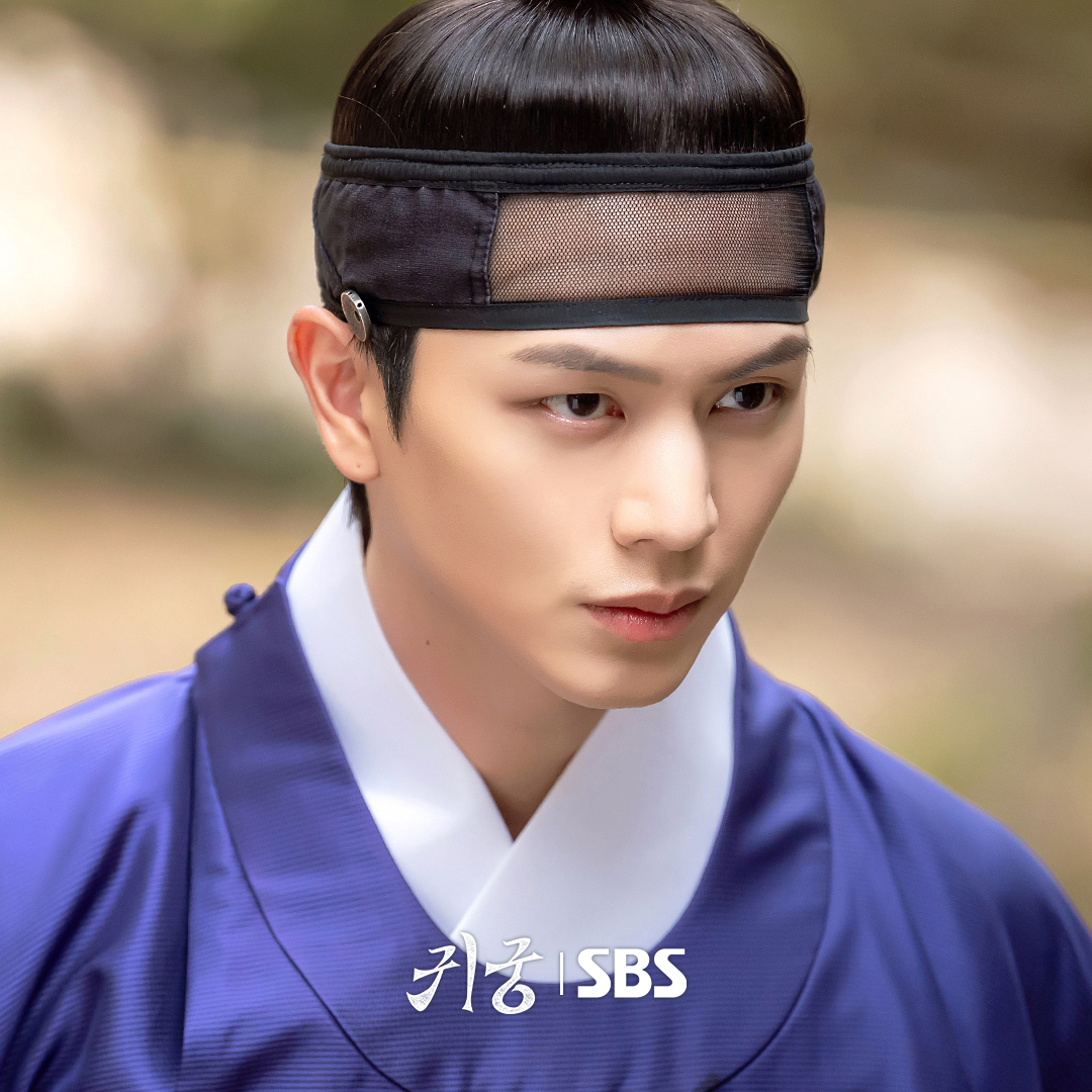 A moment captured by a fan of Yook Sungjae