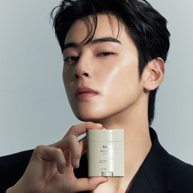 A moment captured by a fan of Cha Eunwoo