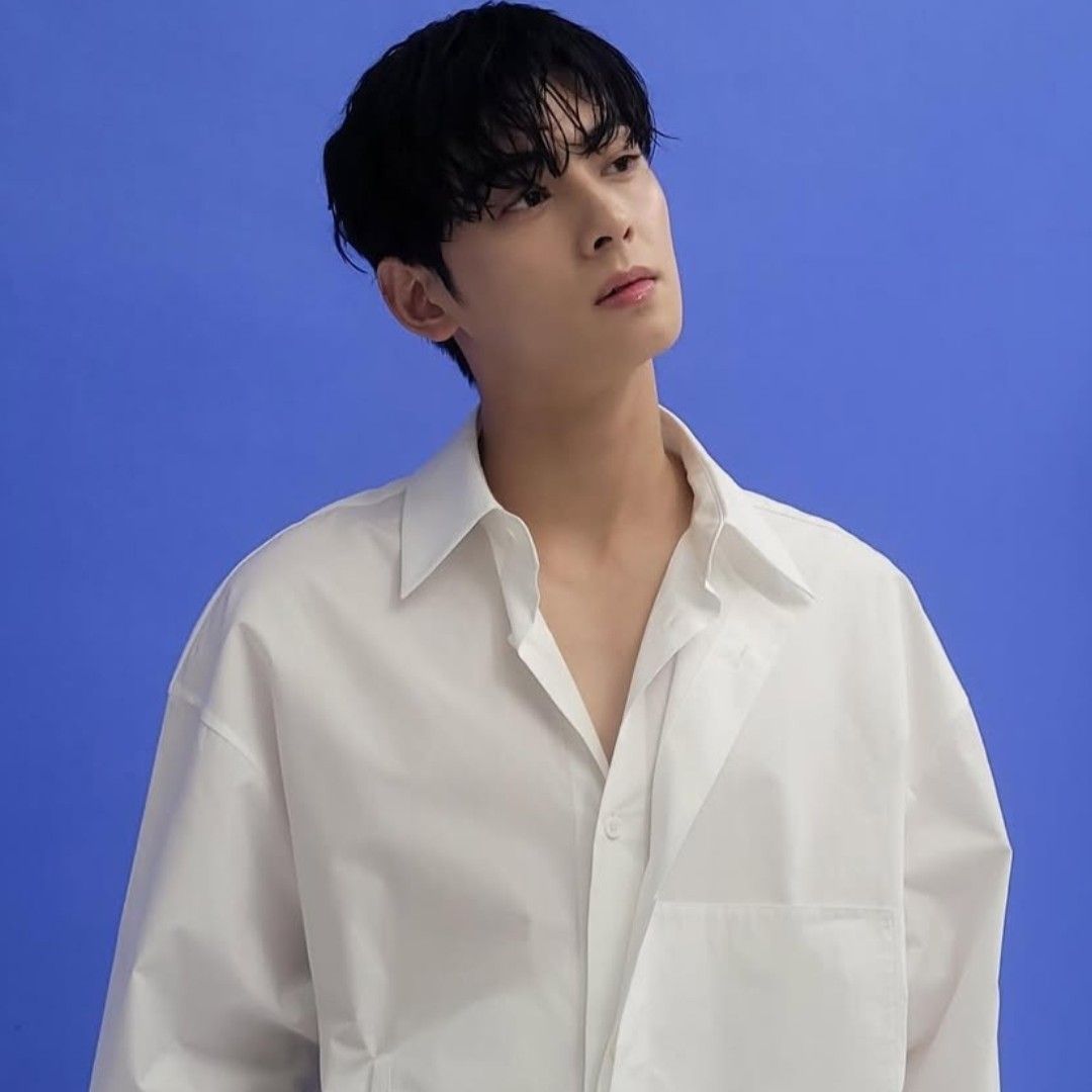 Latest photo of Cha Eunwoo