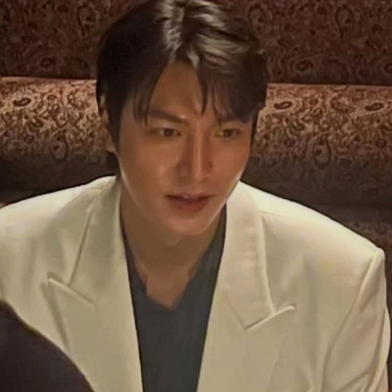 イ・ミンホの最近の活動ショット