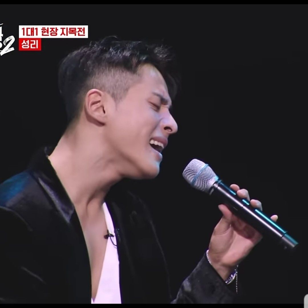 A moment captured by a fan of Seong Ri