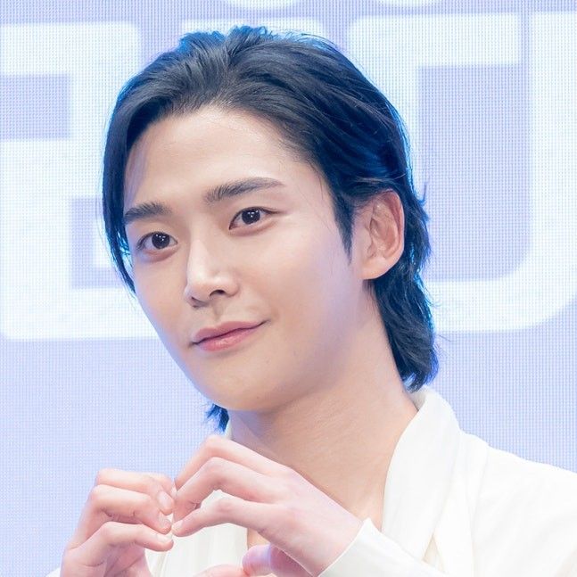 Behind-the-scenes cut of Rowoon