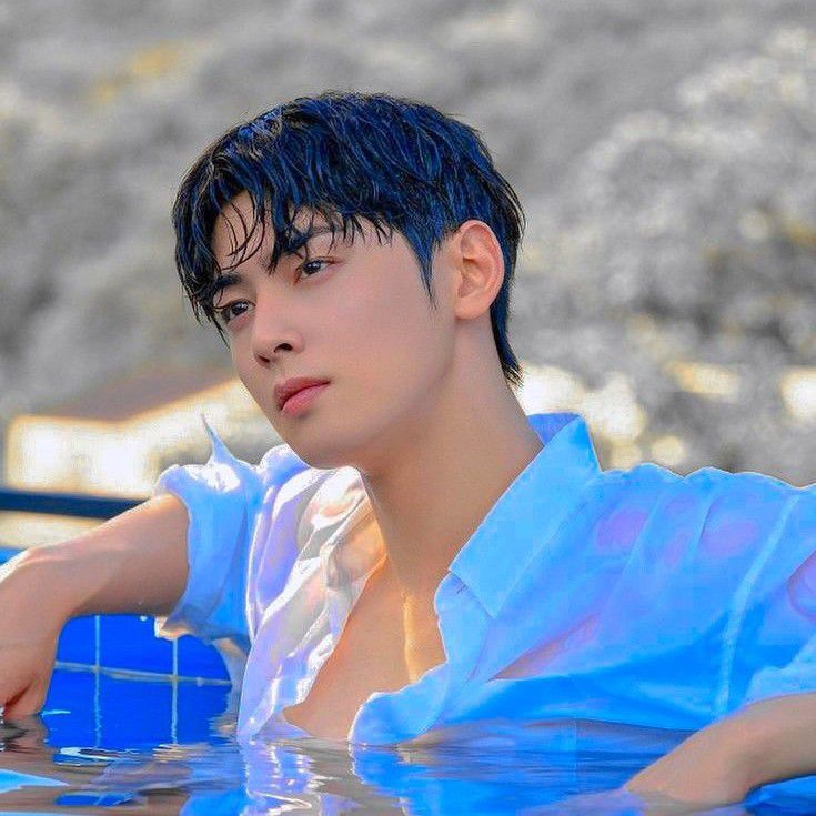 Latest photo of Cha Eunwoo