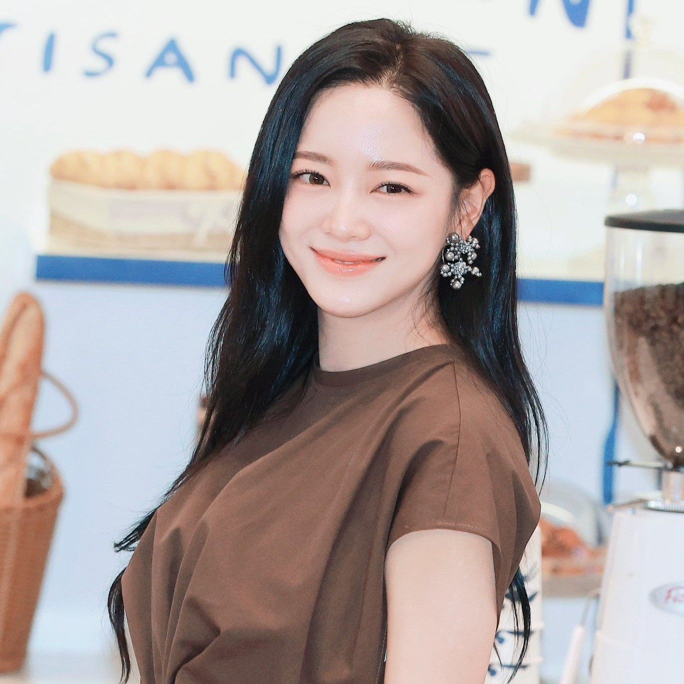 Behind-the-scenes cut of Kim Sejeong
