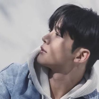 Behind-the-scenes cut of Rowoon