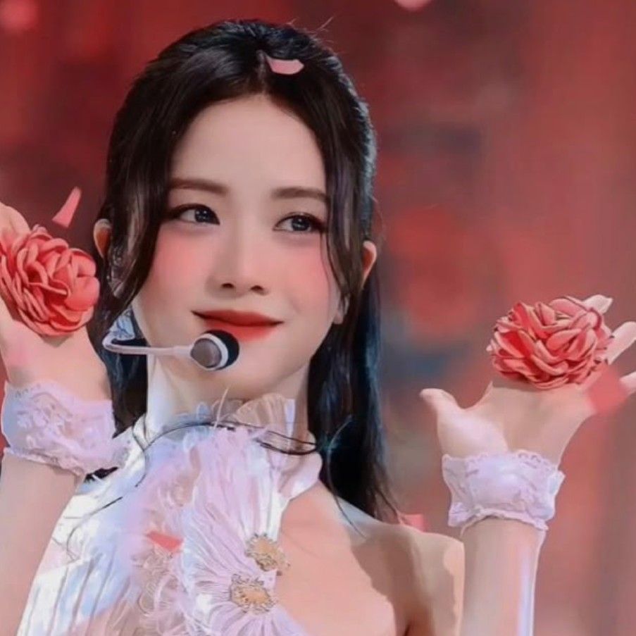Recent activity shot of Jisoo (1995)